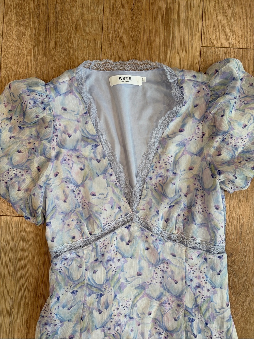 ASTR The Label Lavender Floral Tiered Midi Dress Small - Picture 9 of 9